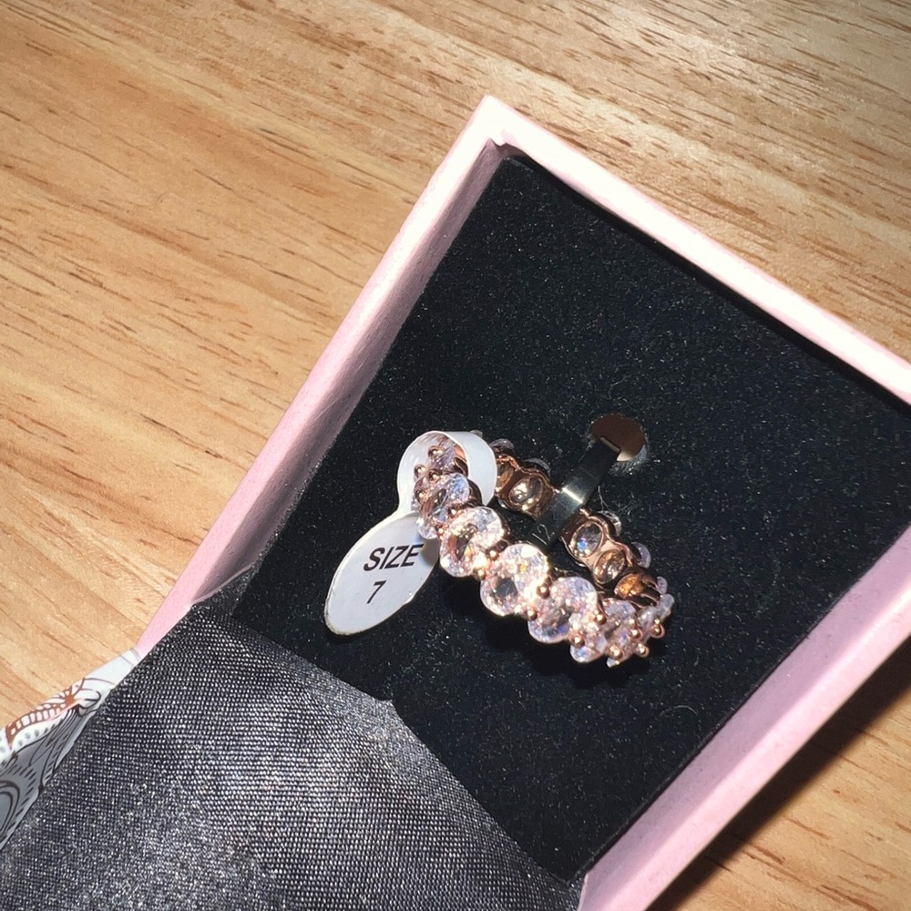 NWT size 7 eternity ring